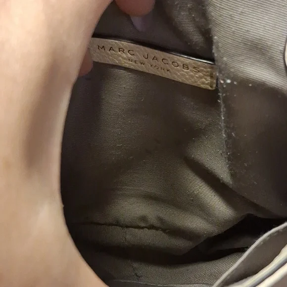 Marc Jacobs Cream & Navy Leather Crossbody Bag with Orange Strap - Picture 6 of 17